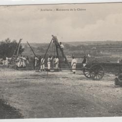 CPA - ARTILLERIE MANOEUVRE DE LE CHEVRE