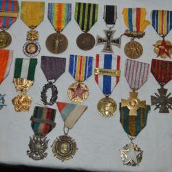 LOT DE 19 MEDAILLES FRANCAISES DIVERSES & UNE CROIX ALLEMANDE.