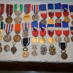 LOT DE 33 MEDAILLES DIVERSES MILITAIRES ET CIVILES-CERTAINES SANS RUBAN