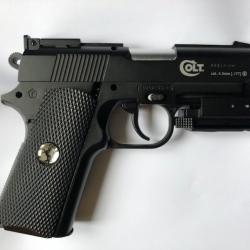 Colt Défender 4.5 mm + visée laser.