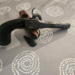 Ancien pistolet poudre noir