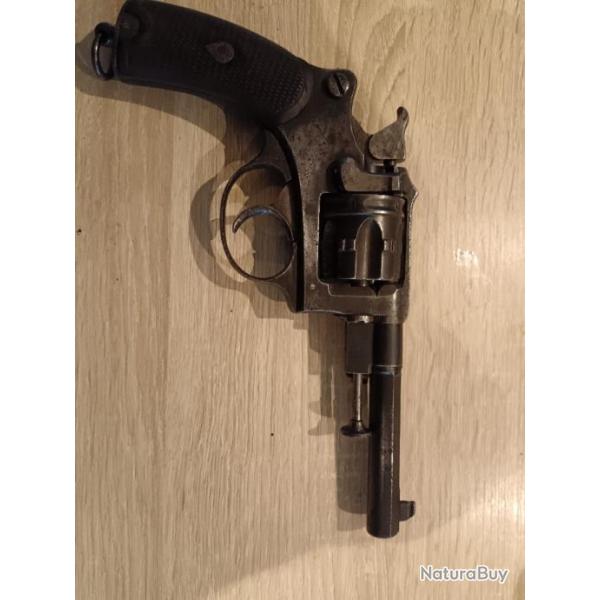 Rare revolver d'ordonnance 1887. Fabrication civil 8mm92