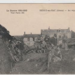 CPA-   Guerre 1914-1915 - BERRY-au-BAC - soldats au repos - écrite en 1916