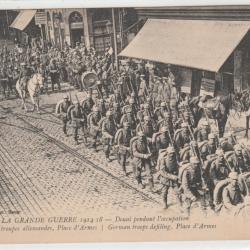 CPA -GRANDE GUERRE 1914-18-Douai pendant l'occupation - Defile de Troupes allemandes