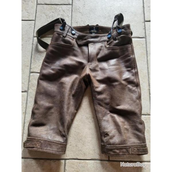 Pantalon cuir de marque "chasse lgance "en bon tat.Taille 48. (taille petit je porte du 44)