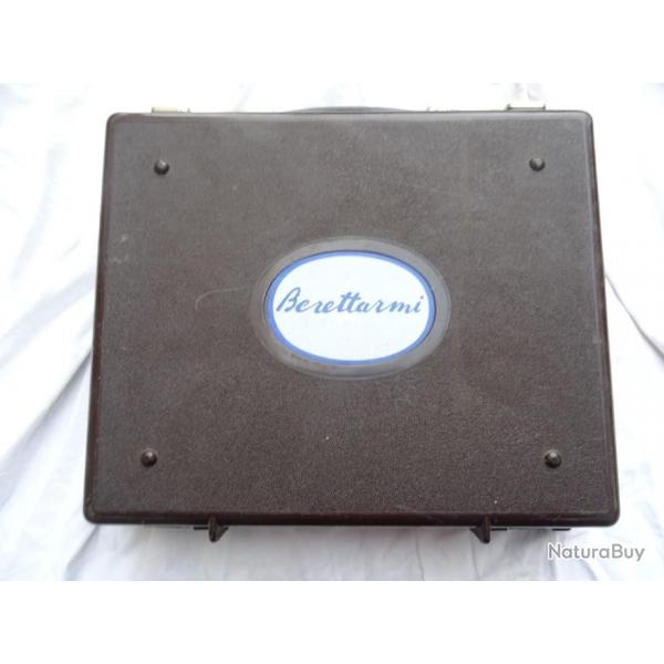 341- lot VINTAGE = RARE mallette ou valise a cartouches EN BAKELLITE = marque BERETTA