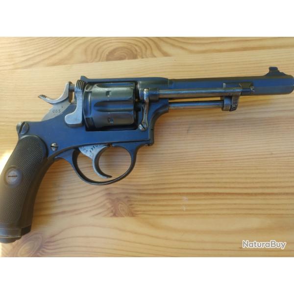 Revolver Suisse 1882  tat neuf