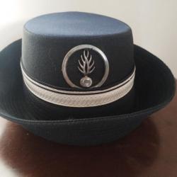 Chapeau de gendarme féminin années 80/90