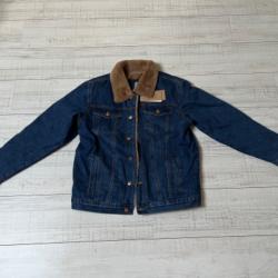 Veste en jeans fourrée, neuve.