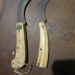 Lot de 2 Anciennes Serpettes pliantes peut être Militaire ww1 ww2 ? manche corne bois