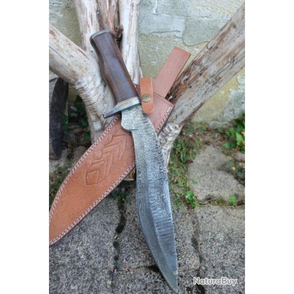 Couteau Kukkri Kukri Manche Bois Garde Pommeau Lame Acier Damas 256 COuches Etui Cuir Artisanat 001