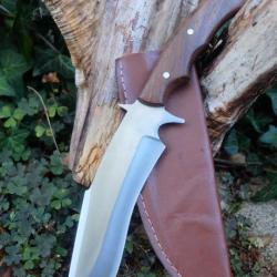 Couteau de Chasse Survie Lame Kukkri Acier Carbone 1055 Manche Bois Etui Cuir Fabric Artisanale 001