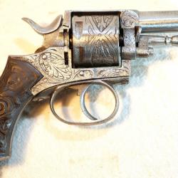 revolver BRITISH CONSTABULARY calibre 8 mm plaquettes corozo ange terrassant un dragon rfHER24REV007