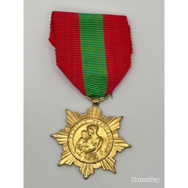 (102.001) Mdaille de l'Enfance et des Familles