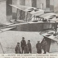 CPA -  MUSEE DE L'ARMEE CAMPAGNE 1914-1915 Aéroplane TAUBE pris aux ALLEMANDS