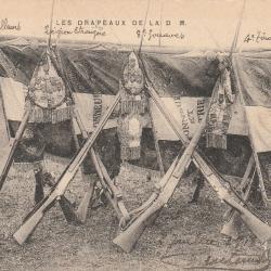 CPA -LES DRAPEAUX DE LA D M . 7e Tirailleurs légion étranger 8e Zouave. 4e Tirailleurs les drapeaux