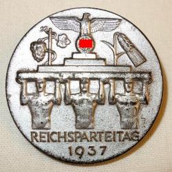 INSIGNE « REICHSPARTEITAG 1937 » du IIIème REICH.  /8706