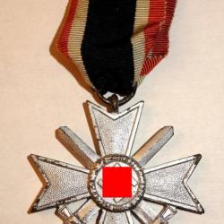 CROIX ALLEMANDE DE MERITE KVK de la SECONDE GUERRE.  /8820