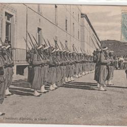 CPA - TIRAILLEURS ALGERIENS LA GARDE