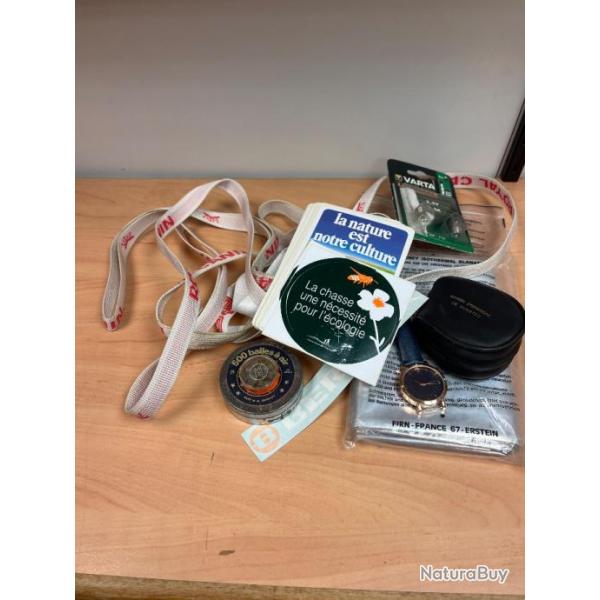 Lot d'accessoires divers pour la chasse et la voiture.