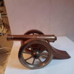 canon ancien en bronze doré longeur 24 cm hauteur 15 cm, 2,20 kg