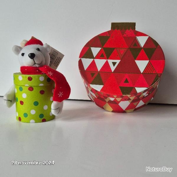 Lot de 2 boites cadeaux nounours en habits de Noel et une boite boule en carton pais