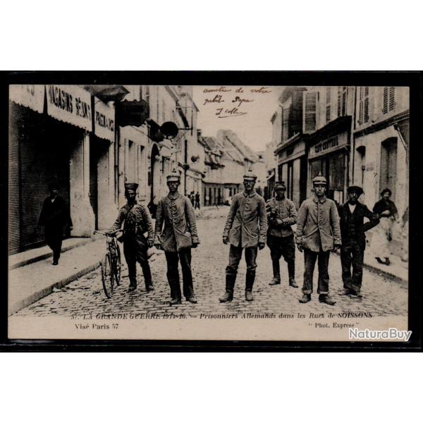 CPA - Prisonniers Allemands dans les rues de SOISSONS N0020