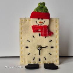 Petite pendule réveil de noel en feutrine, bonhomme de neige,