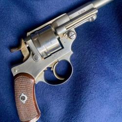 revolver d'ordonnance de Marine modèle 1873 1er type cal 12mm marine  Manu Armes Saint Etienne .