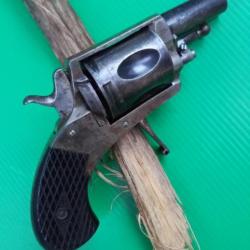 REVOLVER BULDOG  PARFAIT ETAT GENERAL  .  DIAMETRE INT BARILLET  9MM  . POINCONS  BELGE .