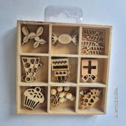 Lot de 45 sujets en bois sur le thème de la fête,  l'anniversaire, bougie, couronne,
