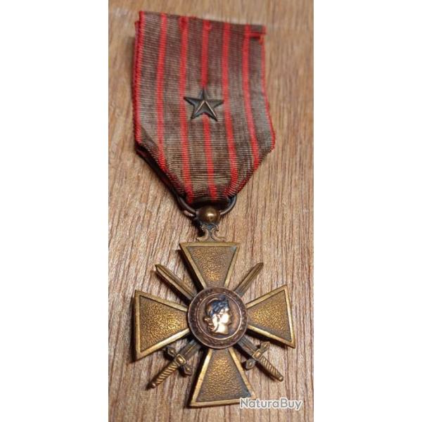 Croix de Guerre 1914 - 1918 avec une toile / citation