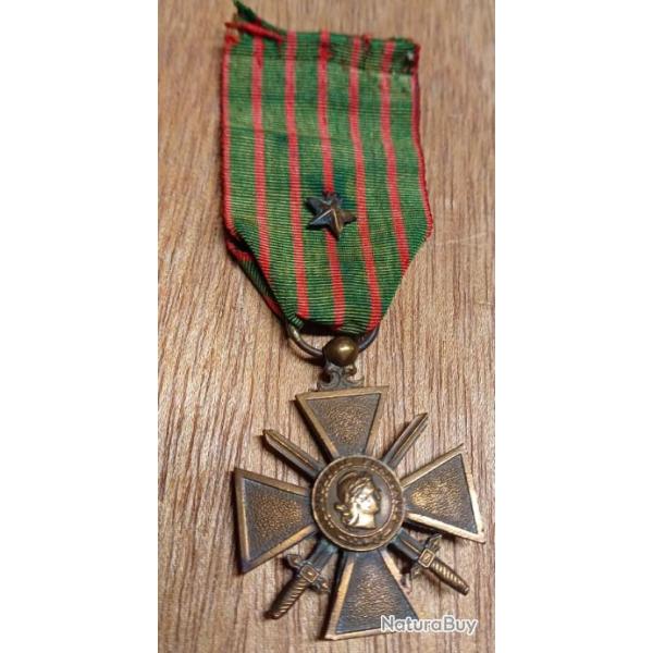 Croix de Guerre 1914 - 1917 avec une toile / citation