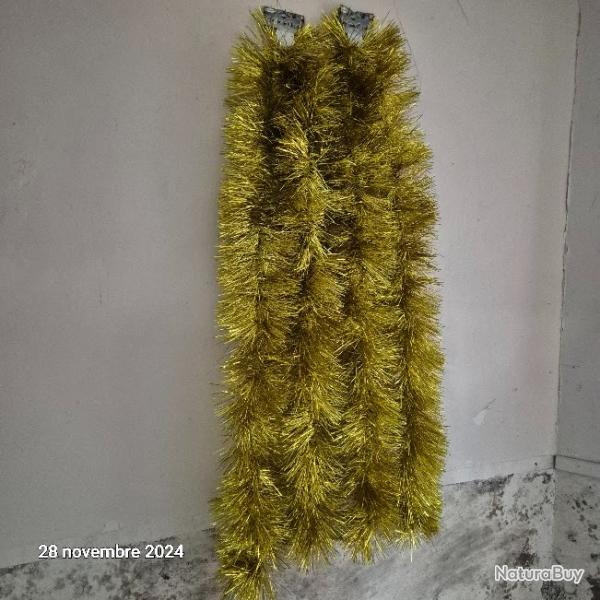 2 grosses guirlandes dores de Nol neuves, longues  et solides, 5.40 m et 1 rouge neuve  de 2 m