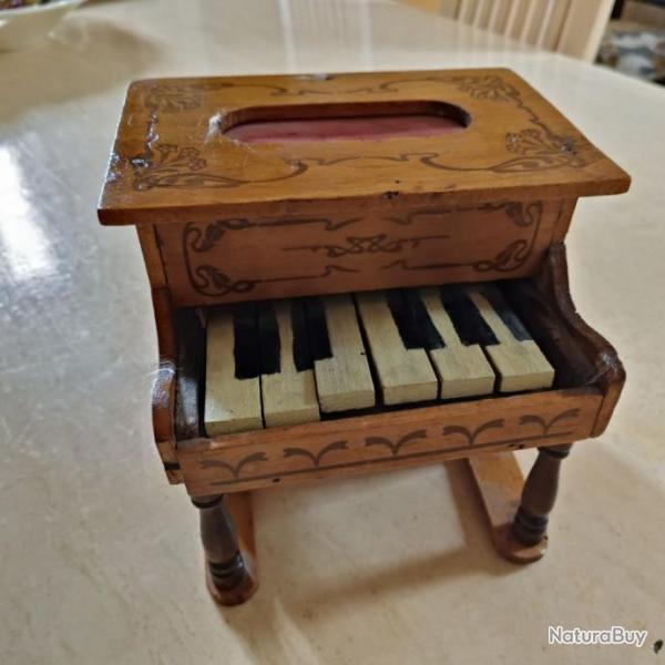 Ancien jouet piano
