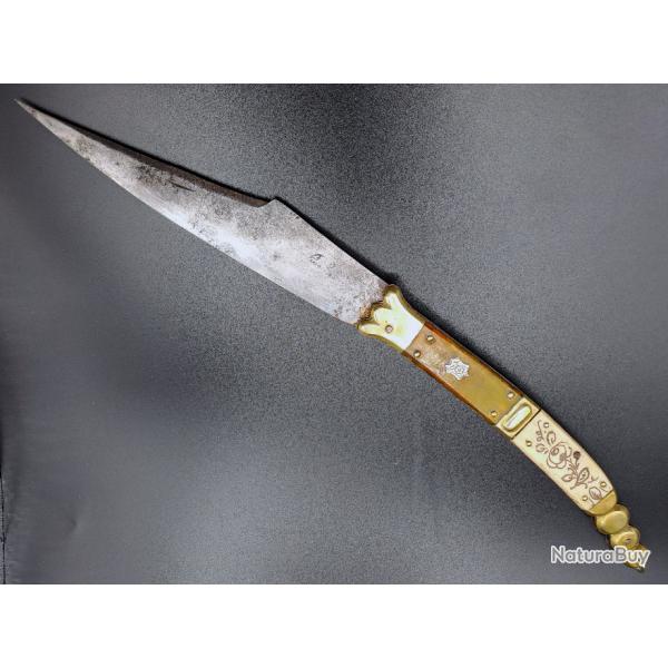 Grand couteau pliant type Navaja de BATISSE  plaquettes os et corne blonde , L 33,5 ouvert