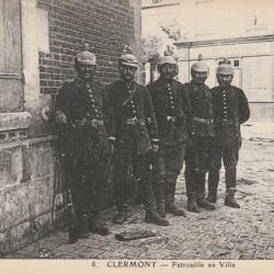 CPA - GUERRE 1914 Clermont-Patrouille en Ville