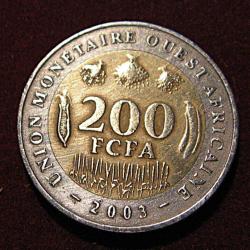 Afrique  piece de 200 francs  FCFA  2003 bi-color diametre 19,5 mm ttb