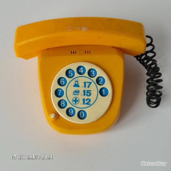 Le tlphone jaune d'une autre poque, jouet vintage, ref 2250 MOB