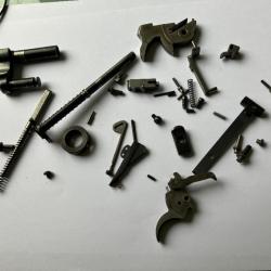 Lot de pièces complet  pour revolver ASTRA 960