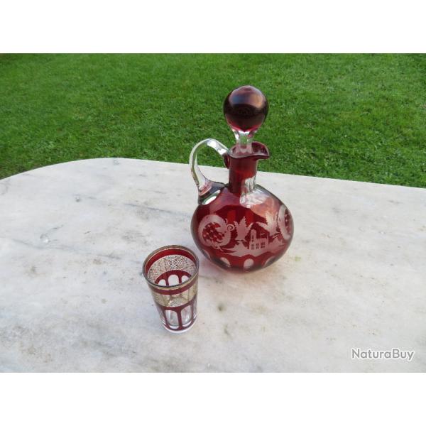 Grande Carafe avec son bouchon et verre en cristal taill de bohme, couleur Rouge rubis (XX)