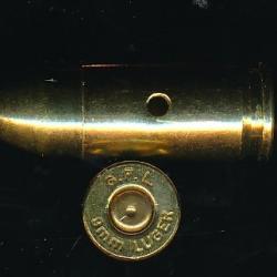 Une  cartouche de 9mm Para  Police type Boxer FMJ par G.F.L. Italie  balle laiton