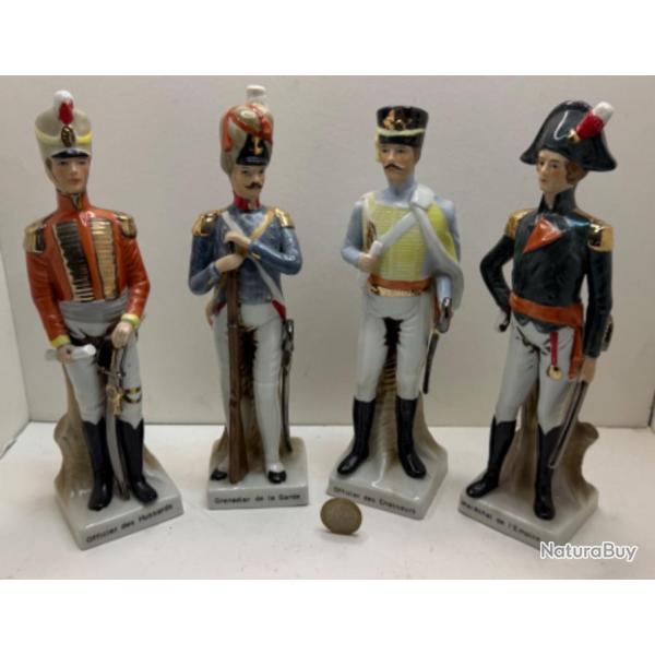 4 FIGURINES EN PORCELAINE MILITAIRES NAPOLONIENS