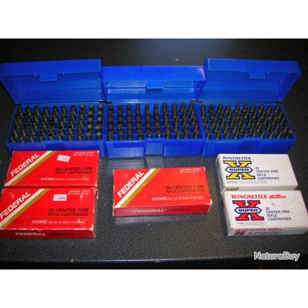 Lot de 250 douilles de calibre 30-30 Winchester et de 3 botes de rangement.