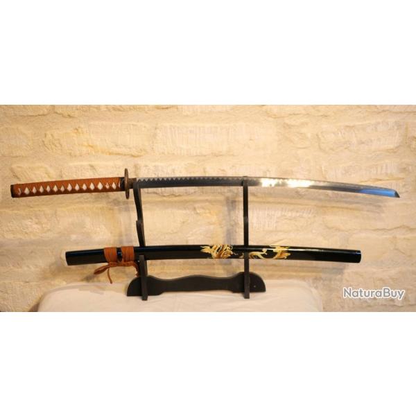 REPRODUCTION d'un sabre japonais katana fourreau laqu noir avec dragon ref EBR24JAP016