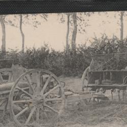 CPA - GUERRE 14-18 COMPIEGNE OISE CANONS ALLEMANDS DE 77 PRIS PAR LES FRANCAIS