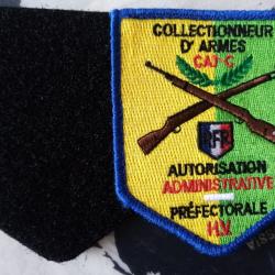 vend écusson neuf brodé collectionneur d armes ,