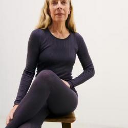 Haut femme col rond pure laine mérinos côtelé aubergine