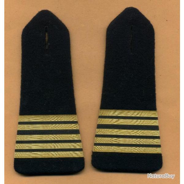 Epaulettes noires, galons de Colonel