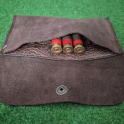 Pochette en croute de cuir pour balles